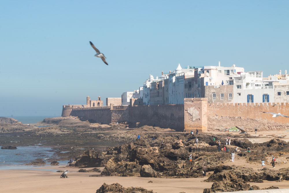 Altstadt und Strand in Essaouira in Marokko Altstadt und Strand in Essaouira in Marokko