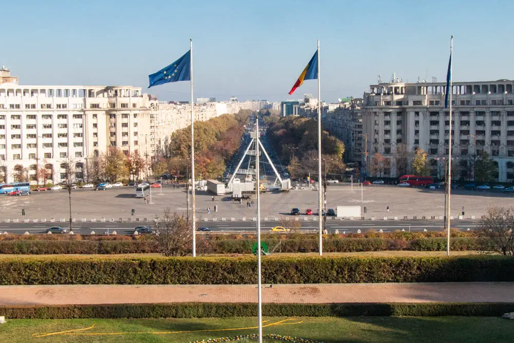 Blick vom Parlament auf den Bulevardul Unirii in Bukarest in Rumänien