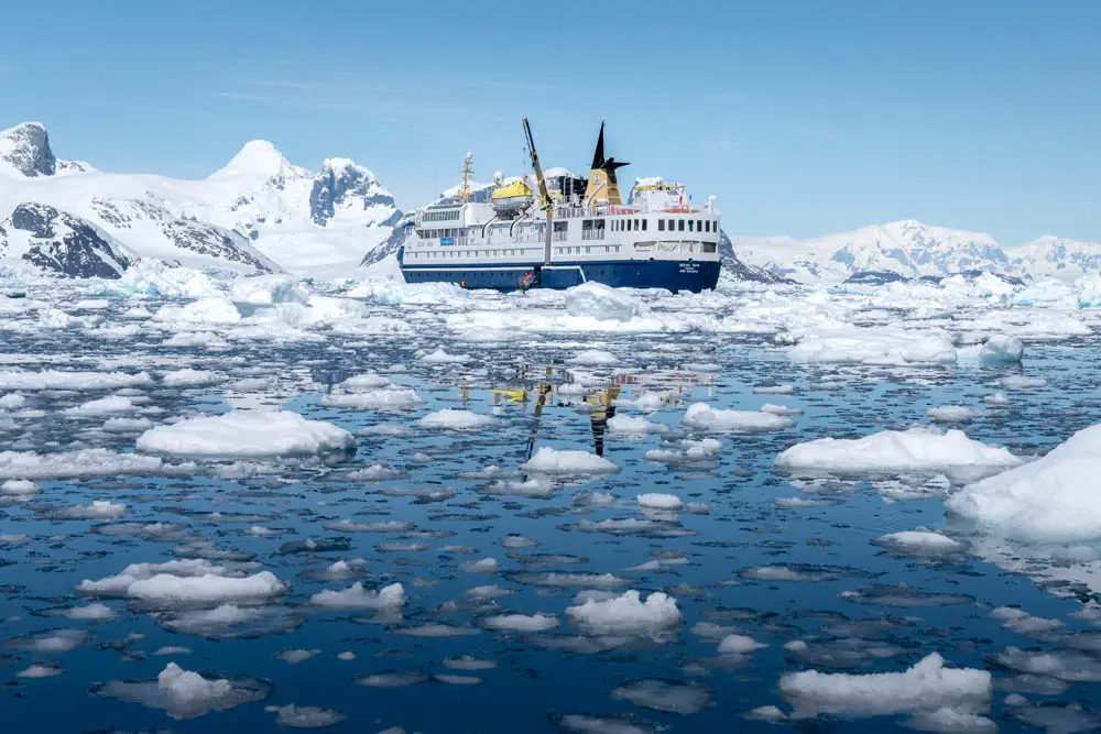 Ocean Nova von Antarctica21 in der Antarktis Ocean Nova von Antarctica21 in der Antarktis