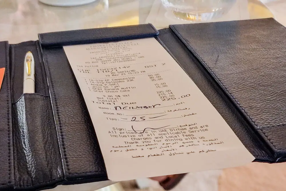 Rechnung in einem Restaurant in Abu Dhabi in den VAE