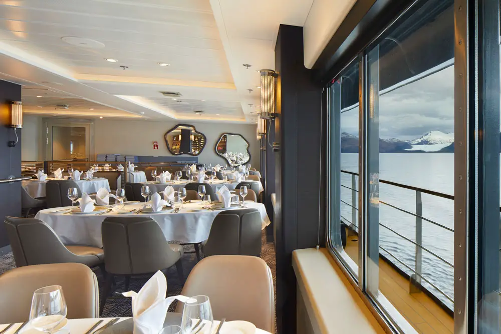 Restaurant der Magellan Explorer in der Antarktis Restaurant der Magellan Explorer in der Antarktis
