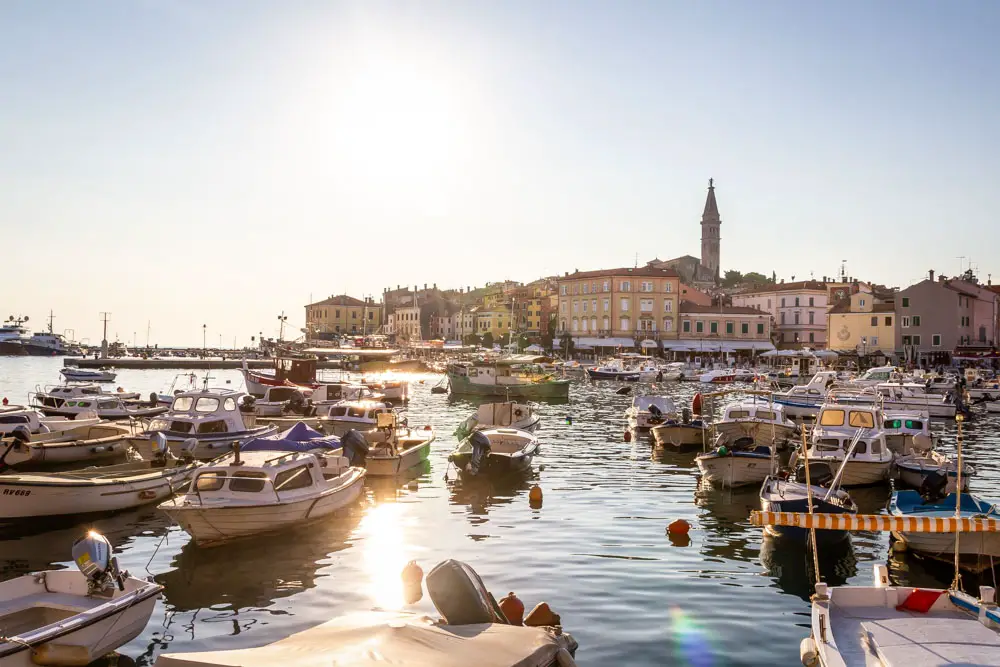 Sehenswurdigkeiten von Rovinj am Fischereihafen in Kroatien