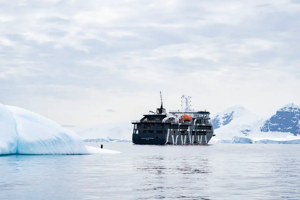 Meer in der Antarktis mit der Magellan Explorer von Antarctica21 Meer in der Antarktis mit der Magellan Explorer von Antarctica21
