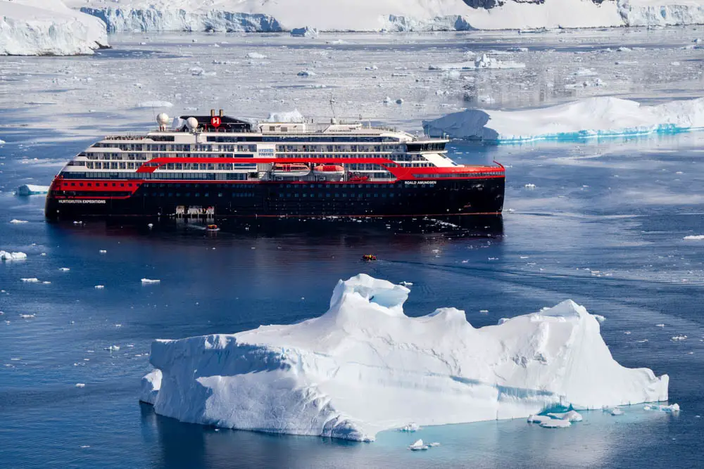 Antarktis Schiff MS Roald Amundsen von Hurtigruten