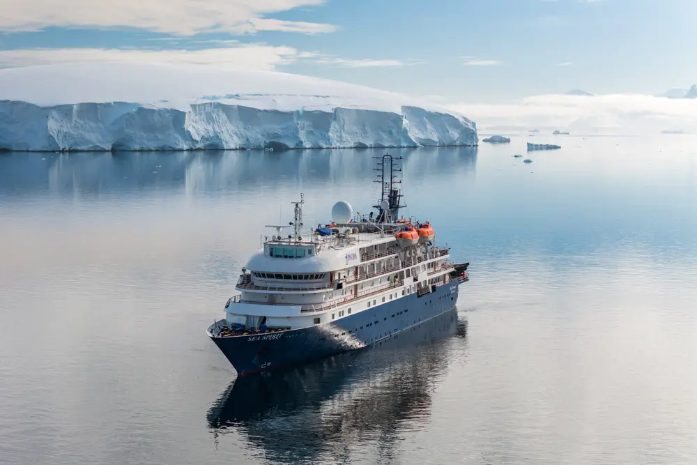 Sea Spirit von Poseidon Expeditions in der Antarktis Sea Spirit von Poseidon Expeditions in der Antarktis