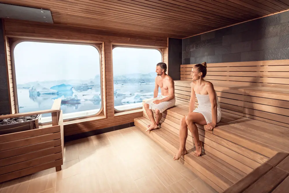 Sauna mit Meerblick von einem HANSEATIC Expeditionsschiff in der Antarktis Sauna mit Meerblick von einem HANSEATIC Expeditionsschiff in der Antarktis